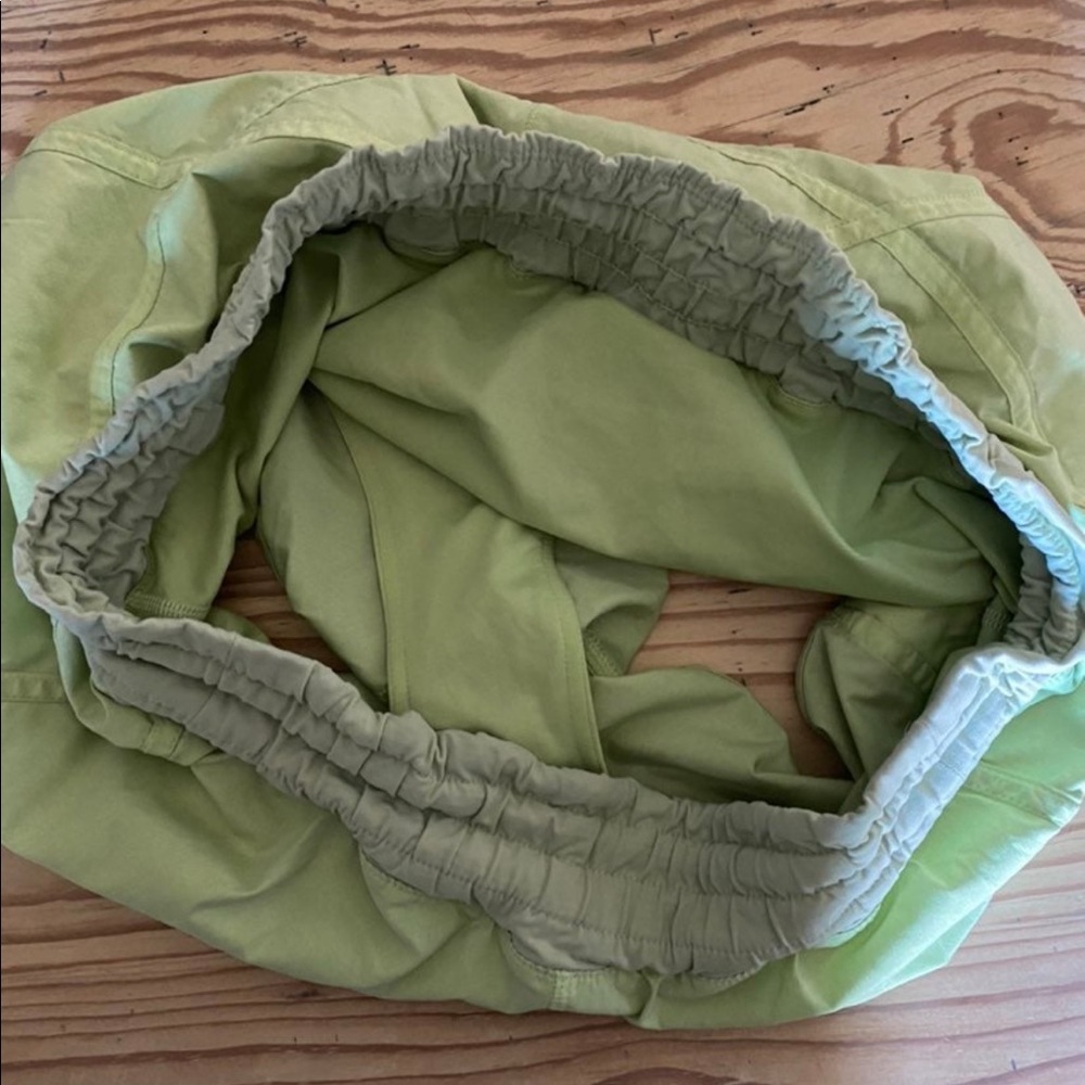 Lululemon Tracker shorts - Picture 3 of 5